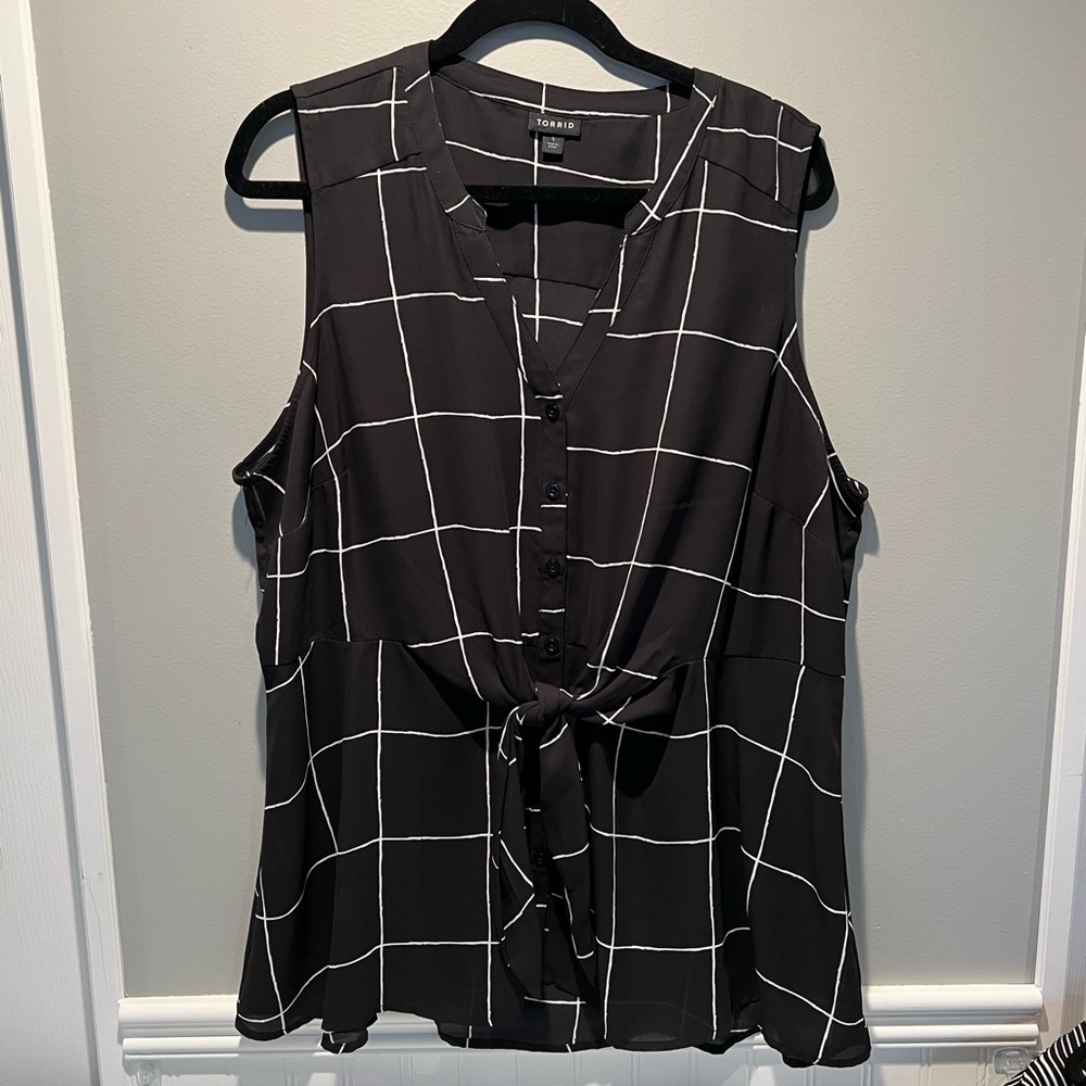 Torrid Size 1 Sleeveless Harper